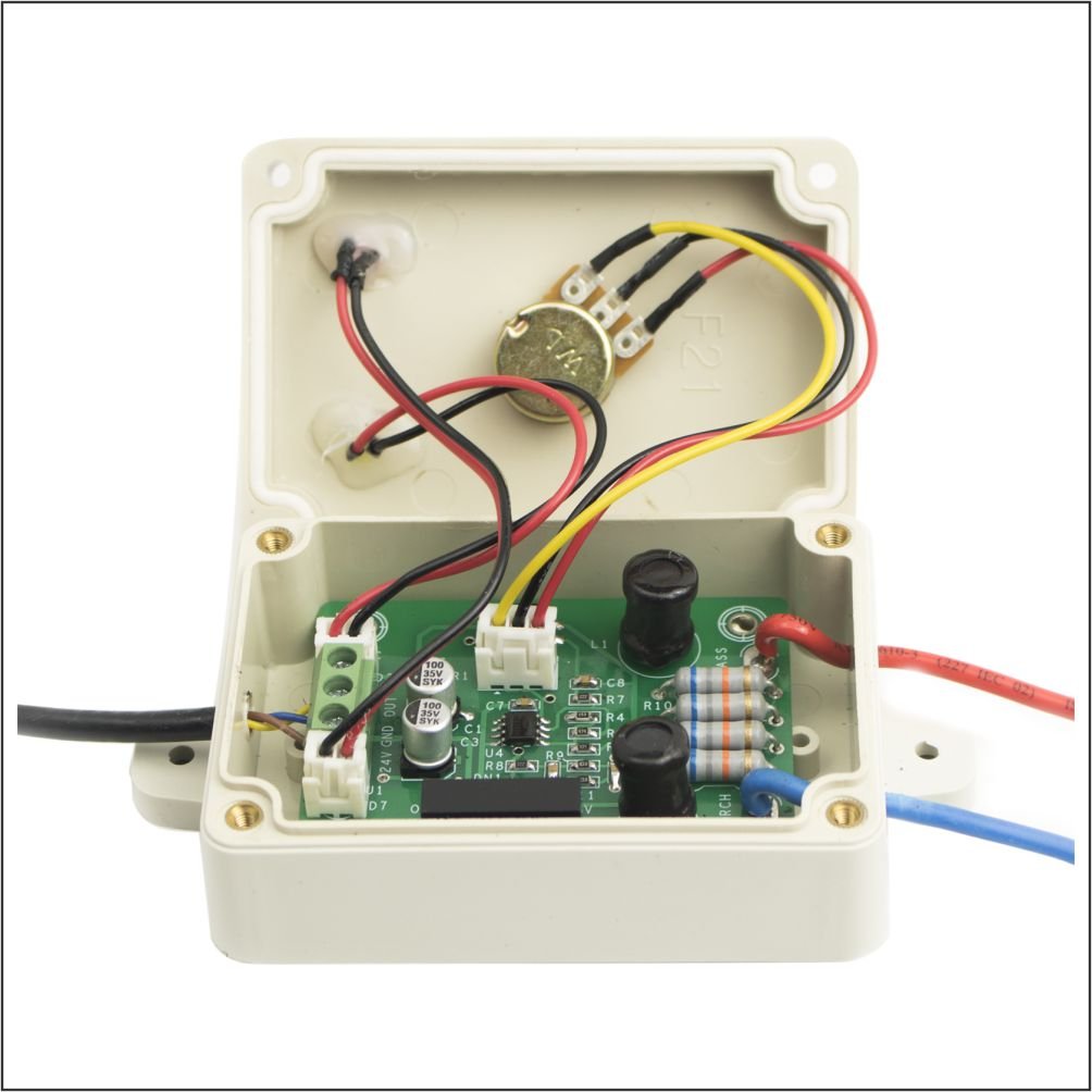 Sensor óhmico OS3T-01 es un dispositivo de alta precisión diseñado para sistemas de corte por plasma CNC. Detecta la altura de la superficie de la pieza de trabajo, ajustando la distancia entre la antorcha y el material para garantizar cortes precisos y de alta calidad.